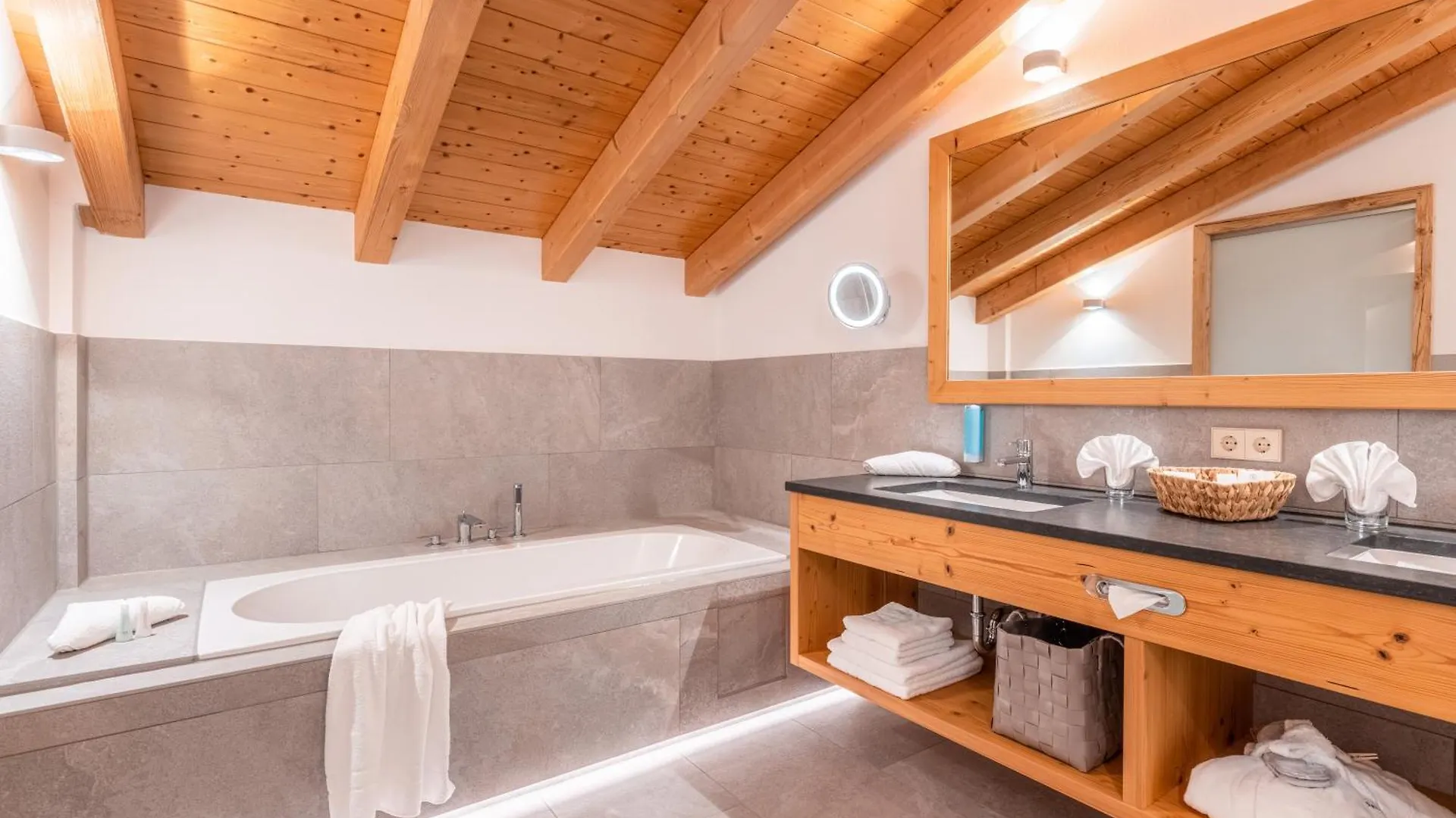 Hanusel Hof Wellness & Genuss In Panoramalage Hellengerst 4*,  Allemagne